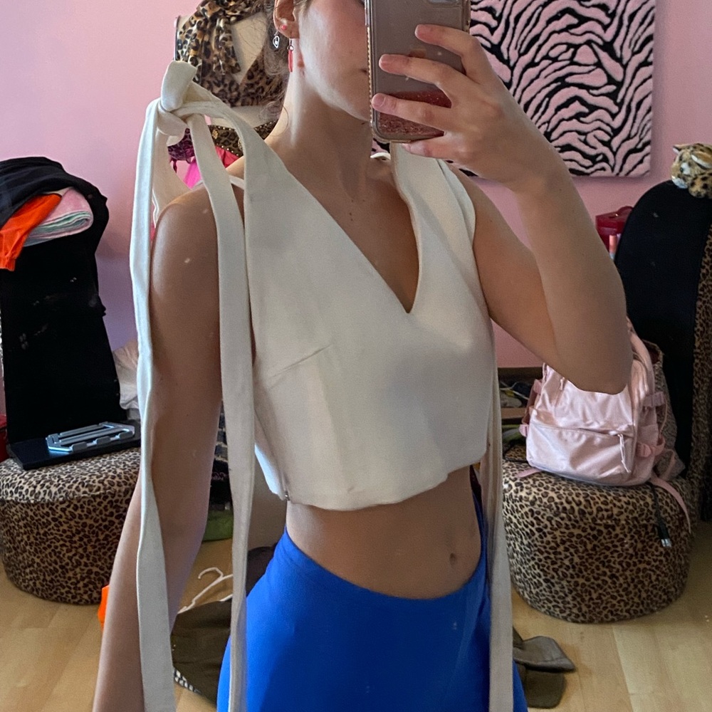 Authentic Jacquemus floating top white